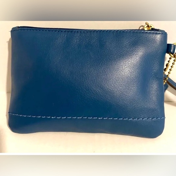 Coach vintage blue leather wristlet - Picture 3 of 6